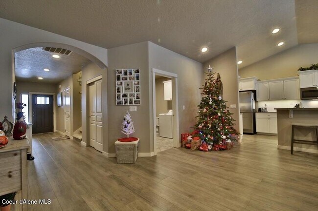 Building Photo - 13373 N Loveland Way