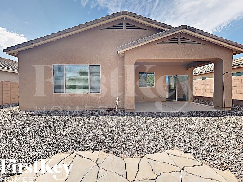 Building Photo - 802 W Love Rd