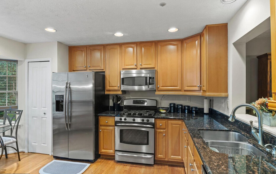 Building Photo - 2510 Smoketree Ln