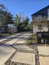 Building Photo - 724 Ramsey Ave