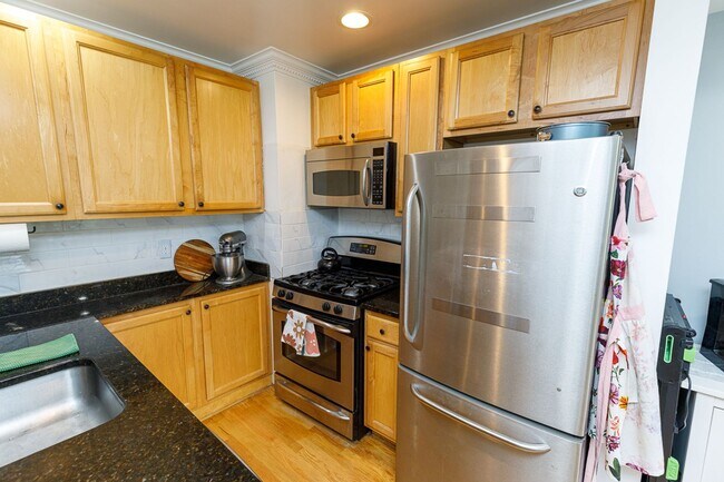 Building Photo - Fantastic Location Near Brightwood Park - ...