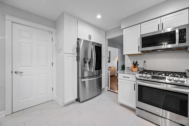 Building Photo - 413 Cheever Ave