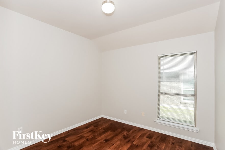 Building Photo - 927 Ranch Rd