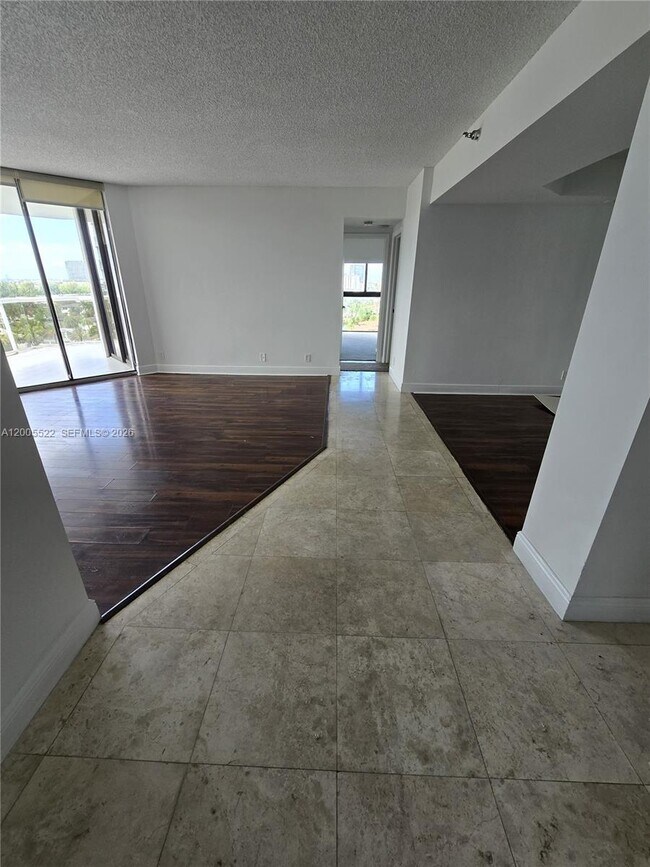 Building Photo - 3610 Yacht Club Dr