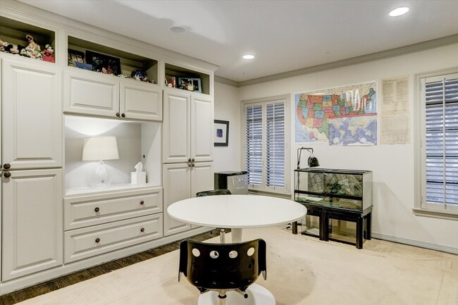 Building Photo - 3735 Del Monte Dr