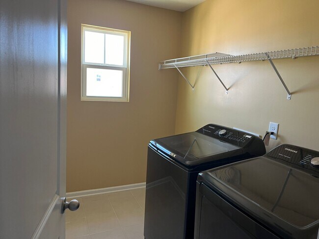 Building Photo - 501 Sage Oak Ln