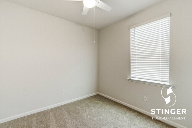 Building Photo - 548 Hideaway St