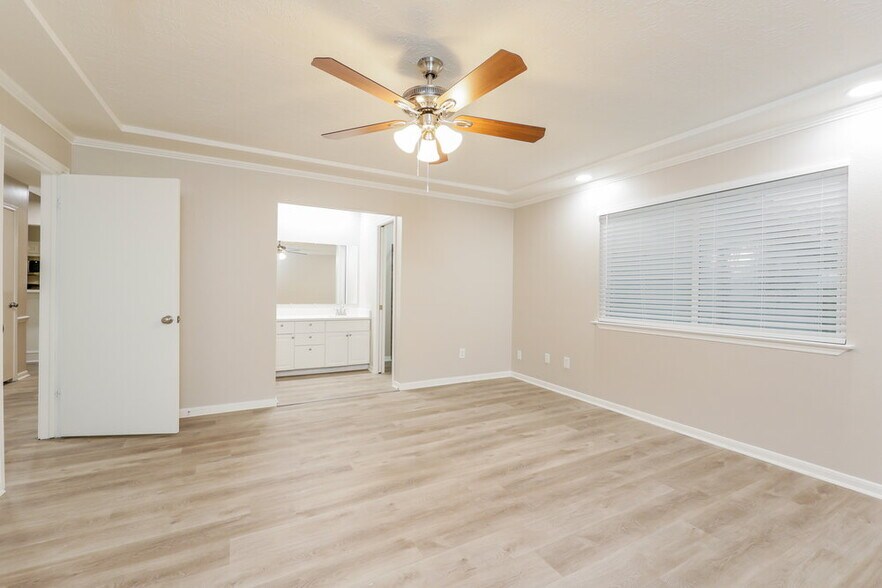 Building Photo - 4018 Oak Run Dr