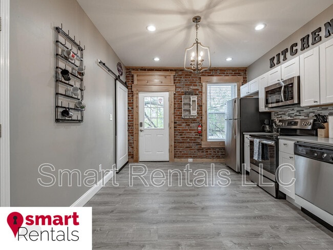 Building Photo - 3851 McRee Ave