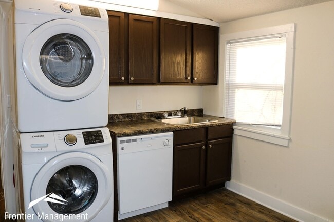 Building Photo - 901 Osage St