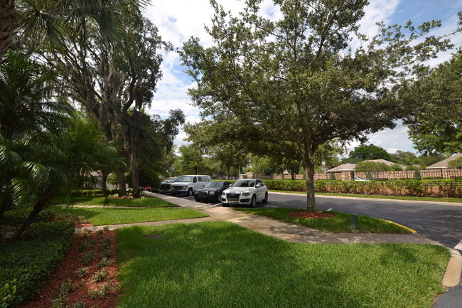 Building Photo - Gorgeous 4/3 Townhome in Oviedo ~ 2.5 Car ...