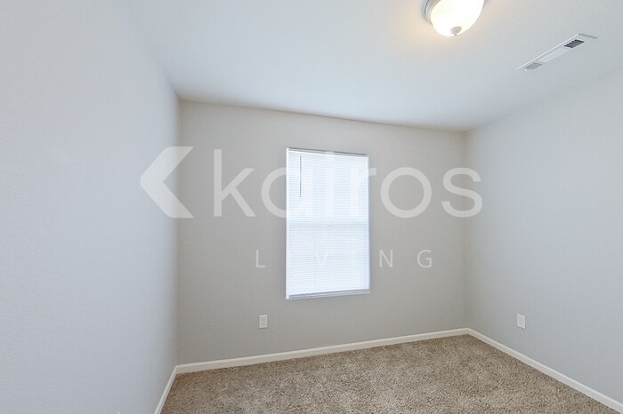 Building Photo - 202 Fieldstone Cir
