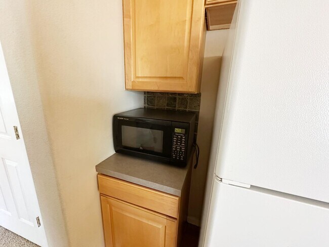 Building Photo - Bright, Spacious 2-Bedroom Home in Aurora ...