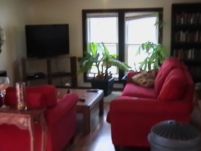 Building Photo - 1653 S Olive St