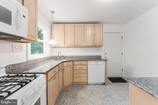 Building Photo - 13805 Fulmer Dr