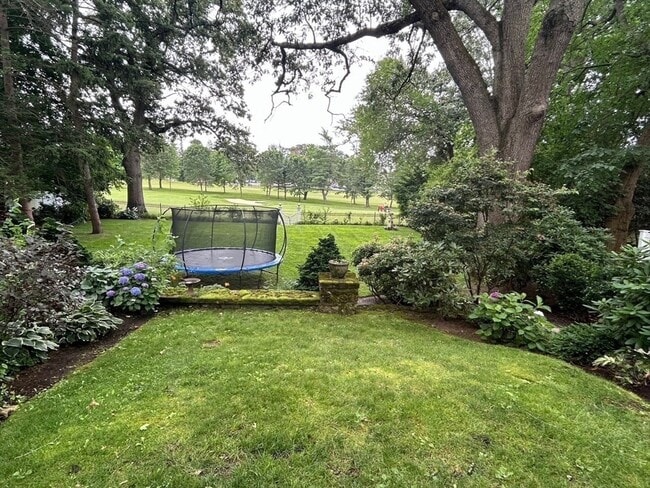 Building Photo - 115 Aspen Ave