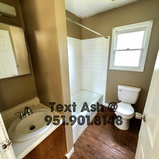 Building Photo - 1224 W 13th St