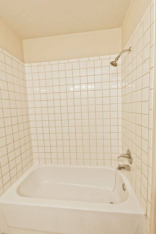 Building Photo - 933 Farmington Rd