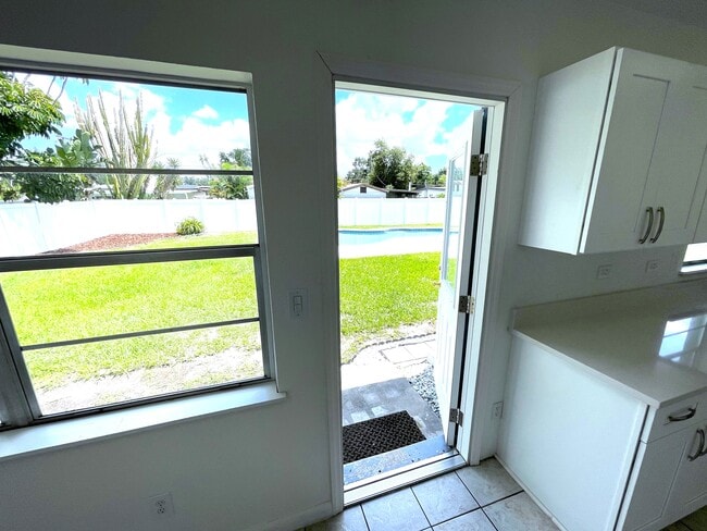 Building Photo - 1515 Sawyerwood Ave