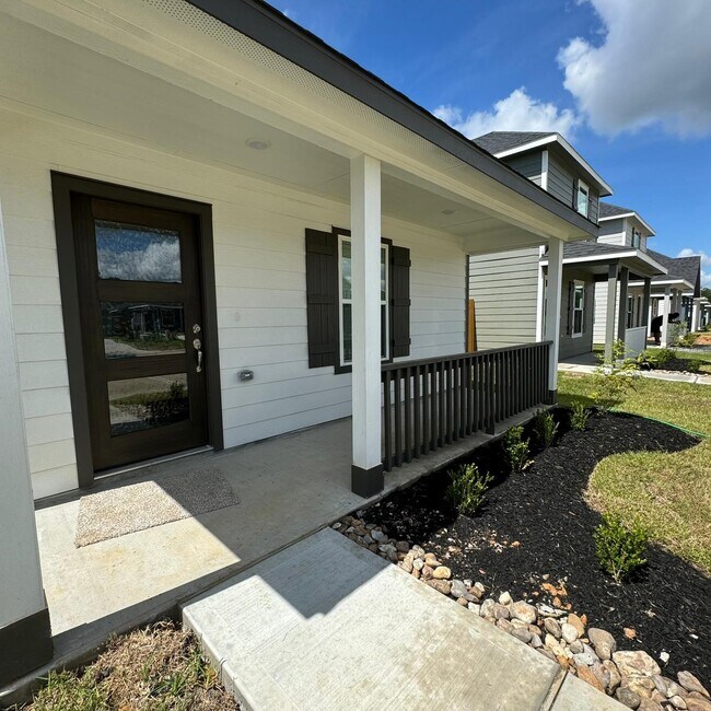 Building Photo - 16750 N Marie Vlg Dr