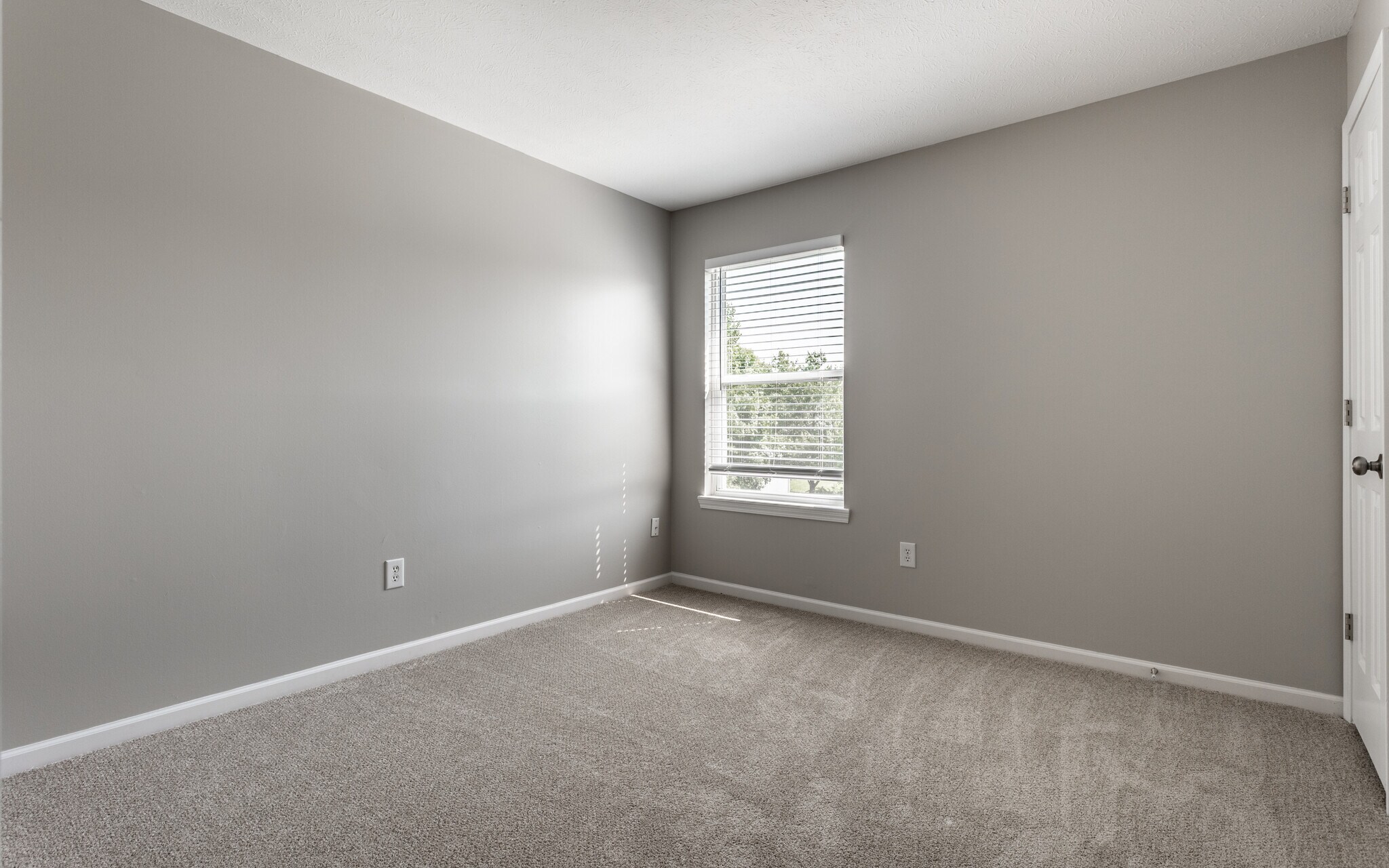 Building Photo - 13927 Harrison Pky