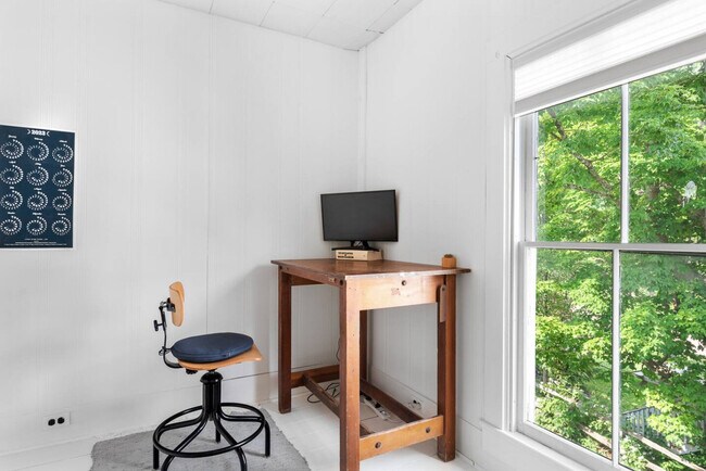 Building Photo - 1915 County Hwy 6