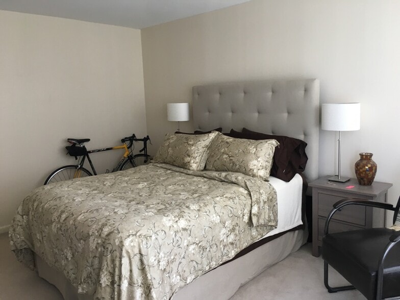 Bedroom 2 - 5445 N Sheridan Rd