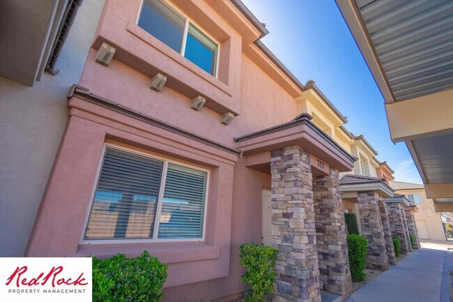 Building Photo - DOG-FRIENDLY 3 Bedroom Townhome with INTERNET INCLUDED!