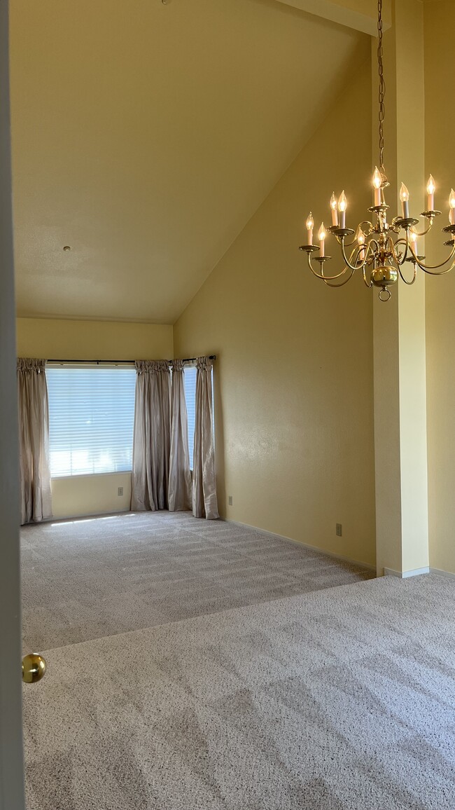 Building Photo - 1079 Sandhurst Dr