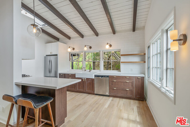 Building Photo - 3337 Ledgewood Dr