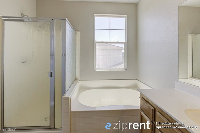 Building Photo - 3 br, 3 bath House - 825 Bussing Ct, Folso...