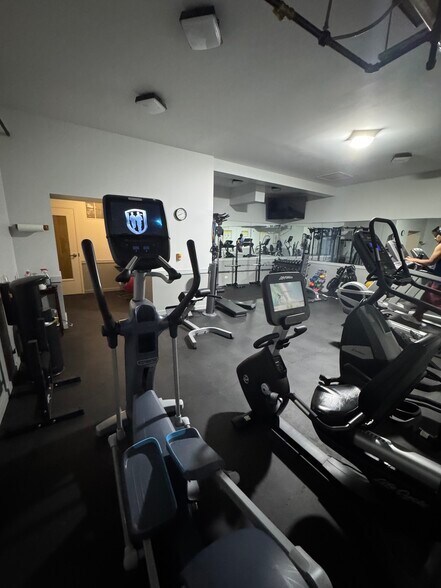 Gym - 811 S Lytle St