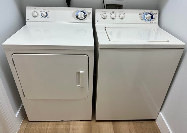 Building Photo - 200 NE 2nd Ave