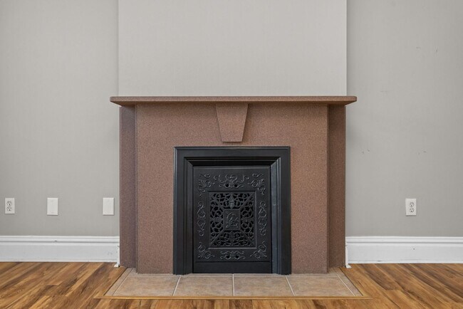 Building Photo - *MOVE IN SPECIAL* High end, 3 bedroom single family home in The Grove!