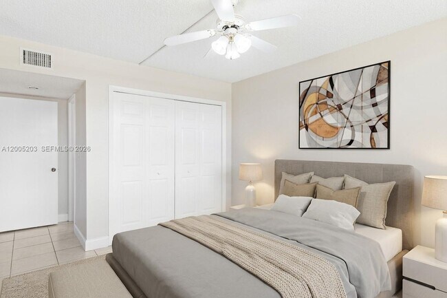 Building Photo - 16400 Golf Club Rd