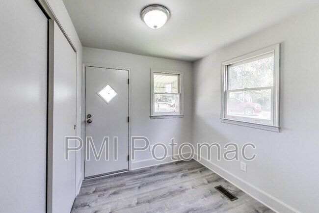 Building Photo - 8349 Bear Creek Dr