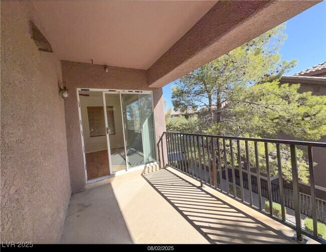 Building Photo - 6868 Sky Pointe Dr