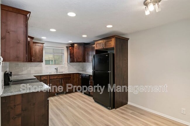 Building Photo - 2110 Brittany Ln