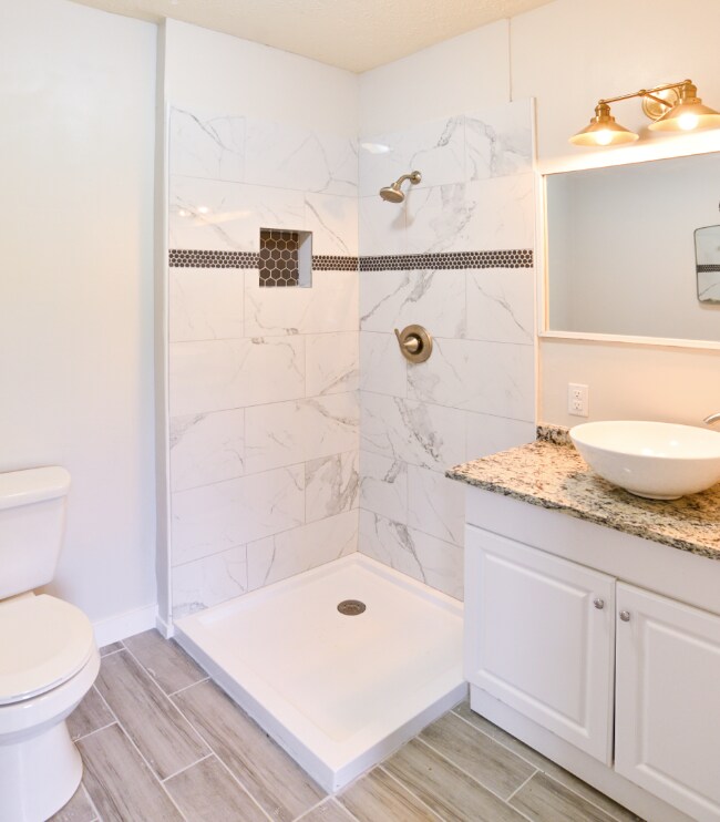high-end Moen faucets, tiled bathroom - 15010 Point Lookout Rd