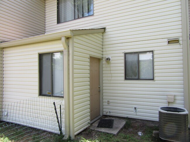 Building Photo - 802 West St
