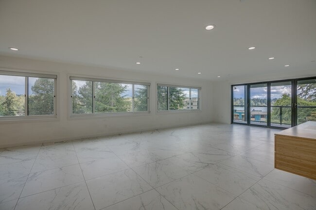 Building Photo - Stunning 5 Bedroom Juanita Bay Home For Rent!