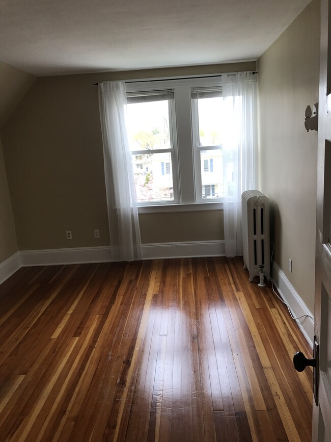 Building Photo - 42 Maplewood Avenue
