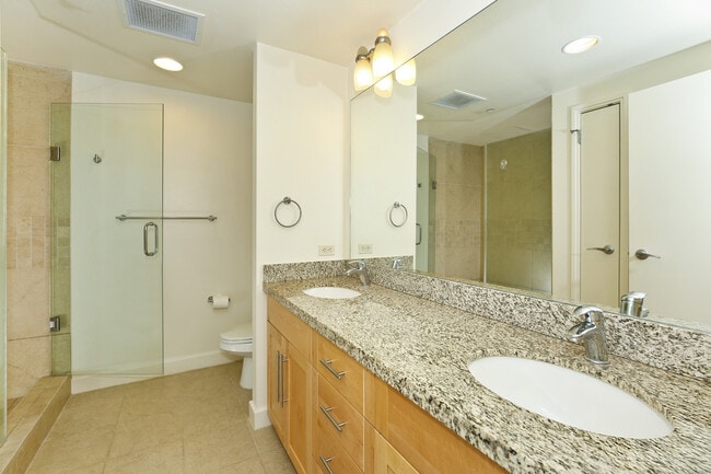 Building Photo - Convenience in the Heart of Honolulu!!