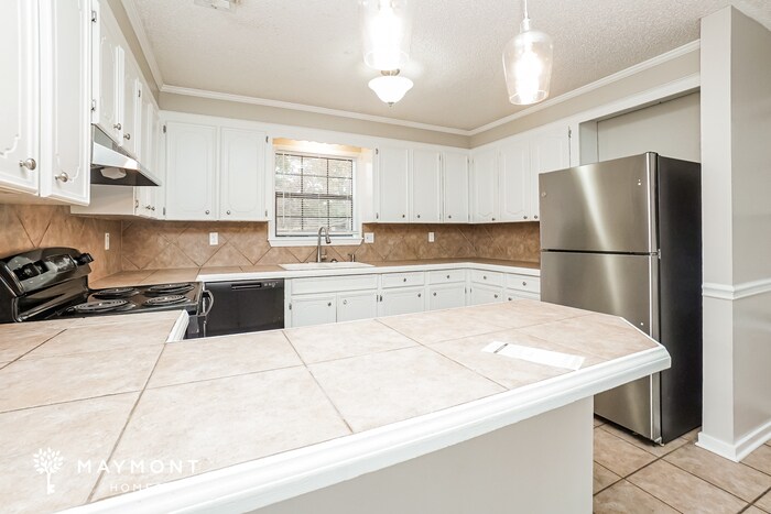 Building Photo - 316 Helmsley Dr