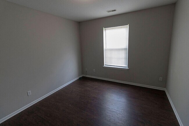 Building Photo - 1871 Field St