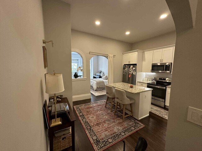 Building Photo - 112 Pinckney St