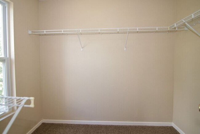 Building Photo - LOVELY 3 BEDROOM, 2.5 BATHROOM HOME IN DESIRABLE NOBLESVILLE!