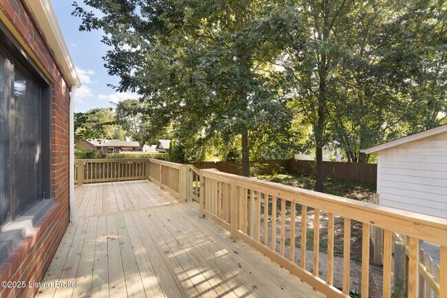 Building Photo - 810 Beechwood Rd