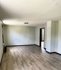 Building Photo - Single Family Home - Newly Reduced-Price DONT MISS OUT!