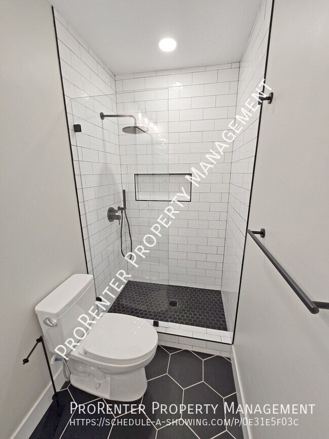 Building Photo - 843 Eaglepointe Dr